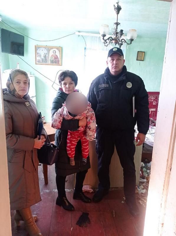 Через неналежні умови проживання із сім'ї на Коломийщині вилучили чотирьох дітей 2