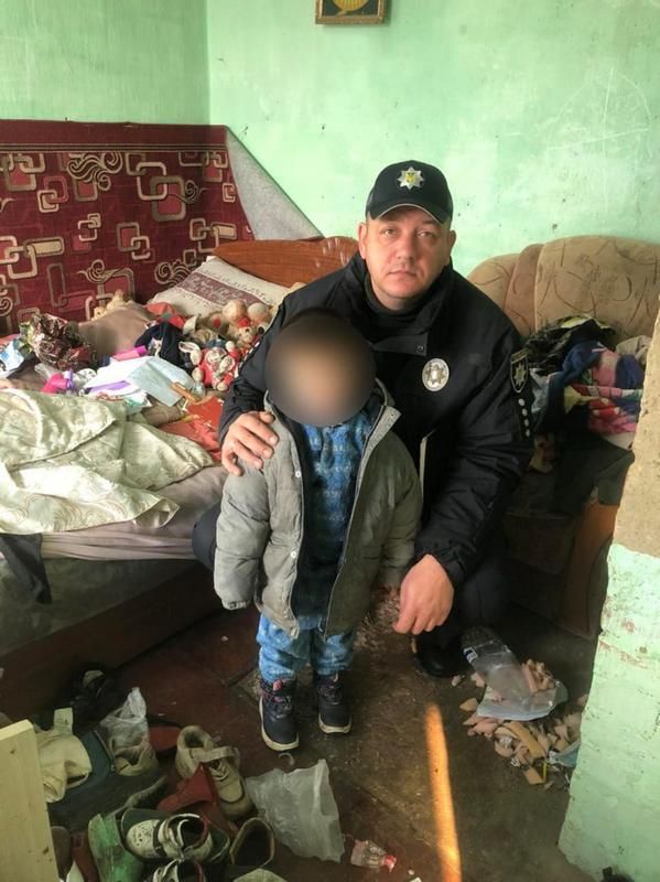 Через неналежні умови проживання із сім'ї на Коломийщині вилучили чотирьох дітей 3