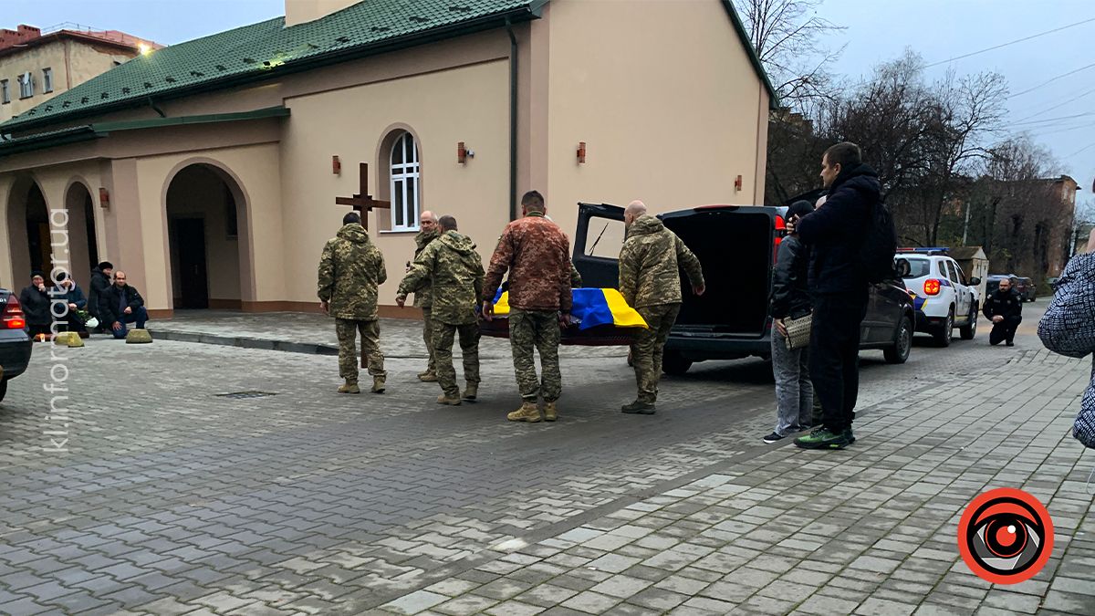 До Коломиї "на щиті" повернувся воїн Юрій Варчевський
