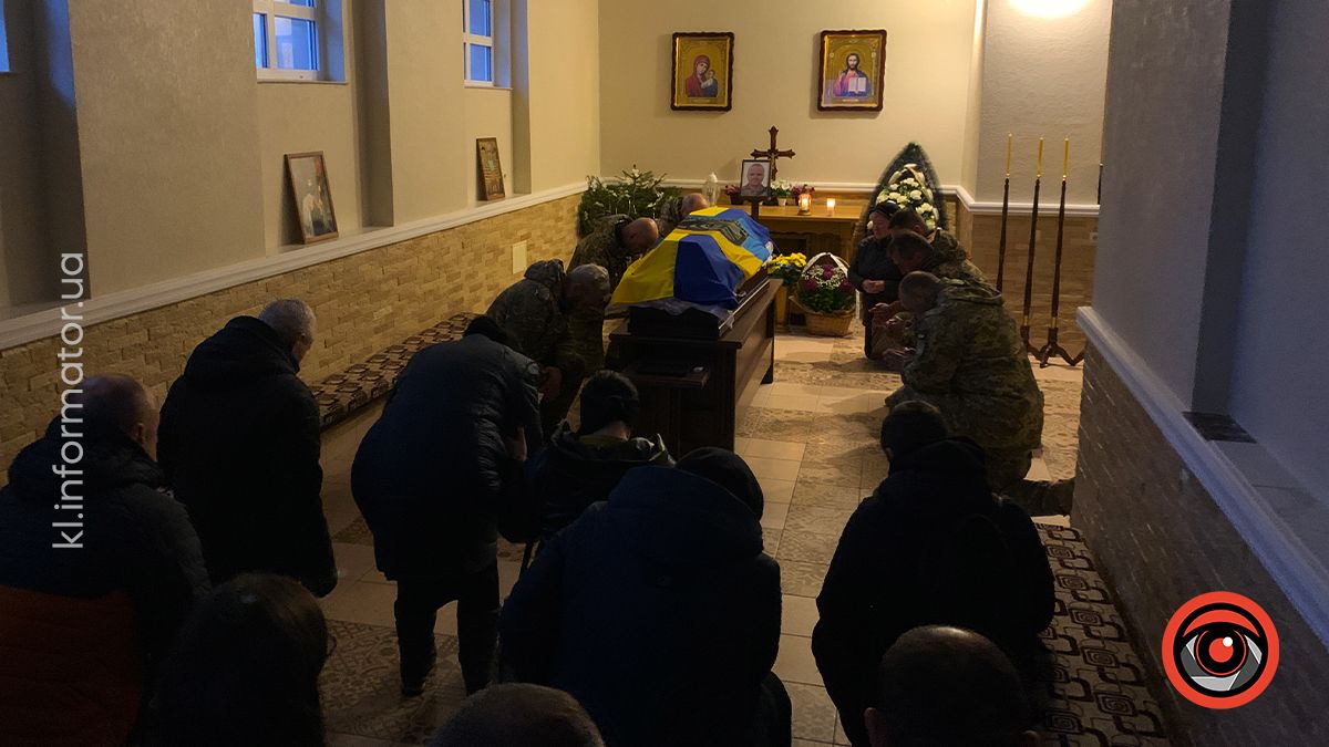 До Коломиї "на щиті" повернувся воїн Юрій Варчевський 4