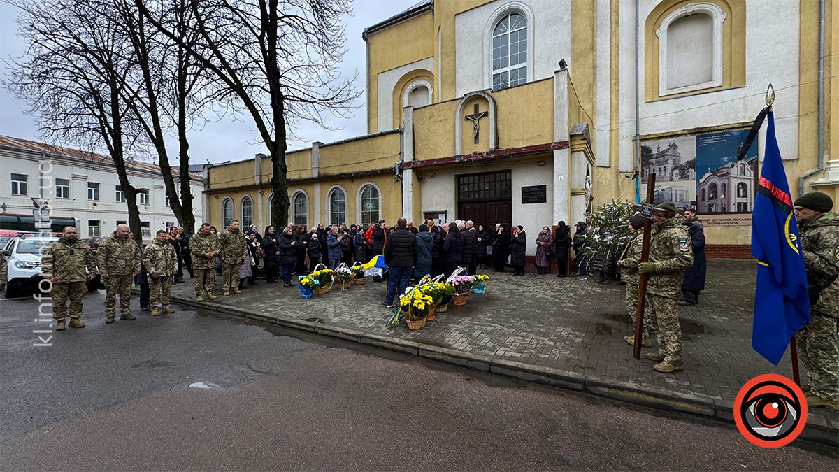 В останню путь у Коломиї провели Юрія Варчевського 4