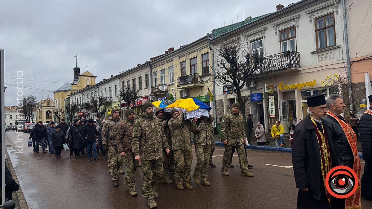 В останню путь у Коломиї провели Юрія Варчевського 6