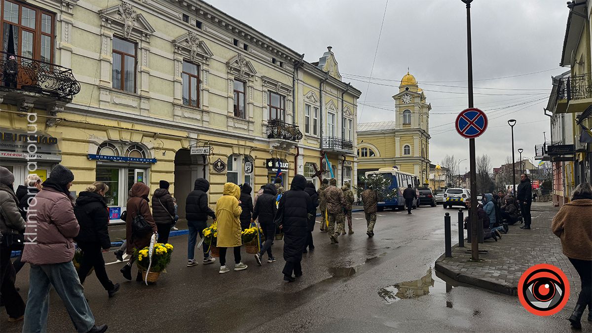 В останню путь у Коломиї провели Юрія Варчевського 9