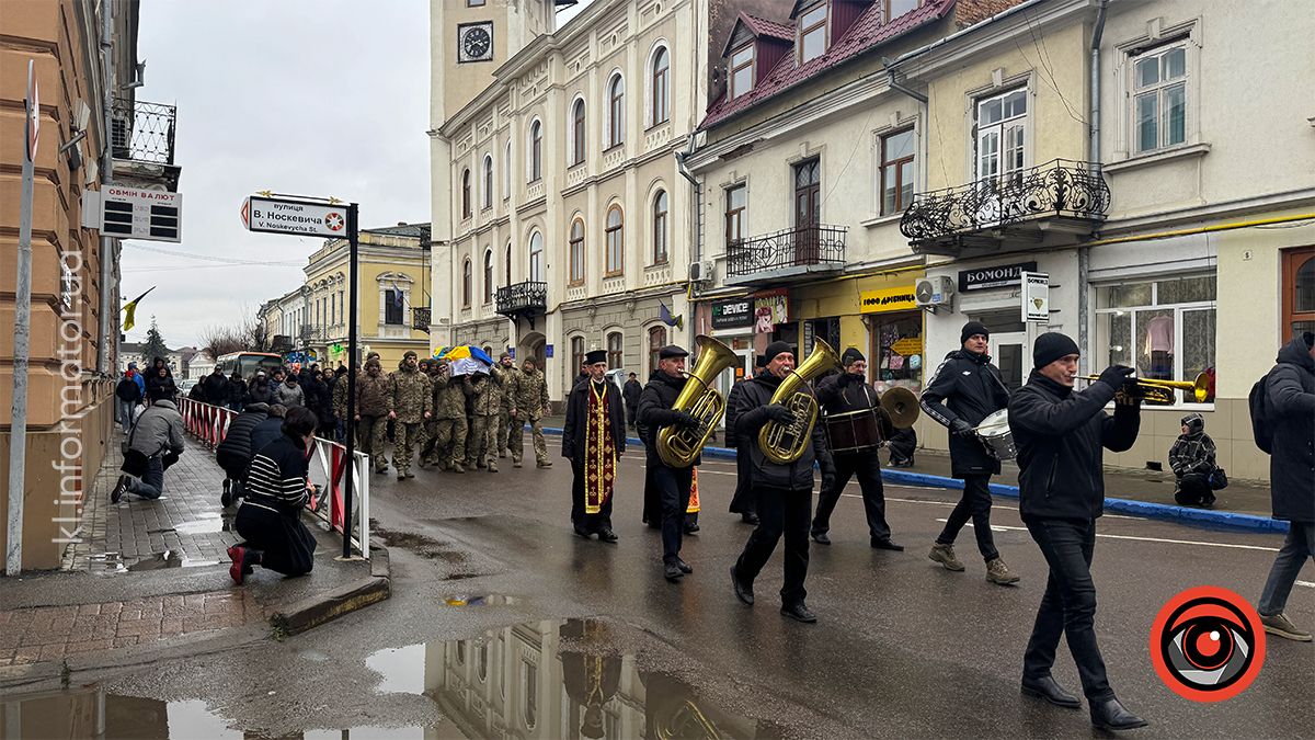В останню путь у Коломиї провели Юрія Варчевського 10