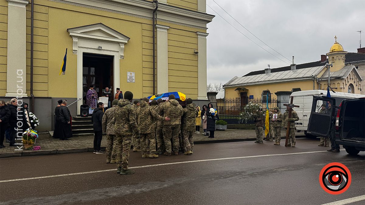 В останню путь у Коломиї провели Юрія Варчевського 11