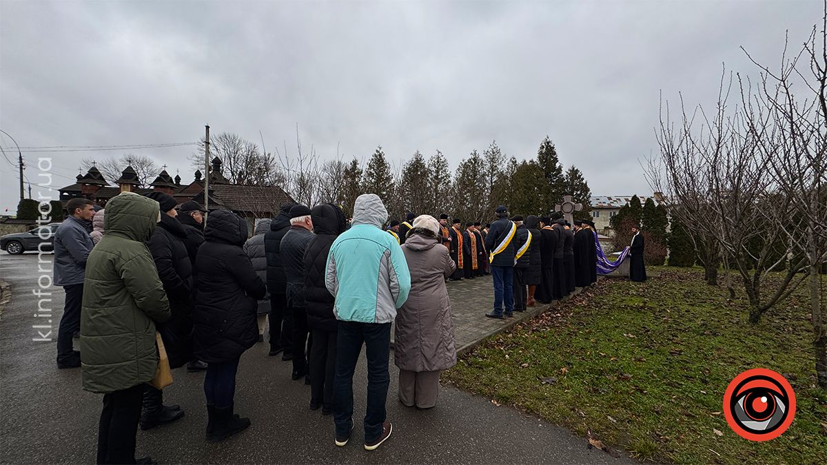 Панахиду в памʼять про жертв Голодоморів відслужили у Коломиї 3