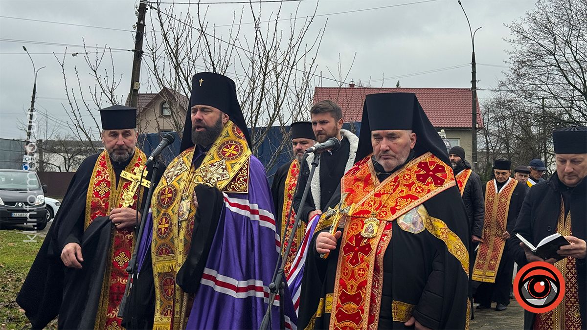 Панахиду в памʼять про жертв Голодоморів відслужили у Коломиї 4