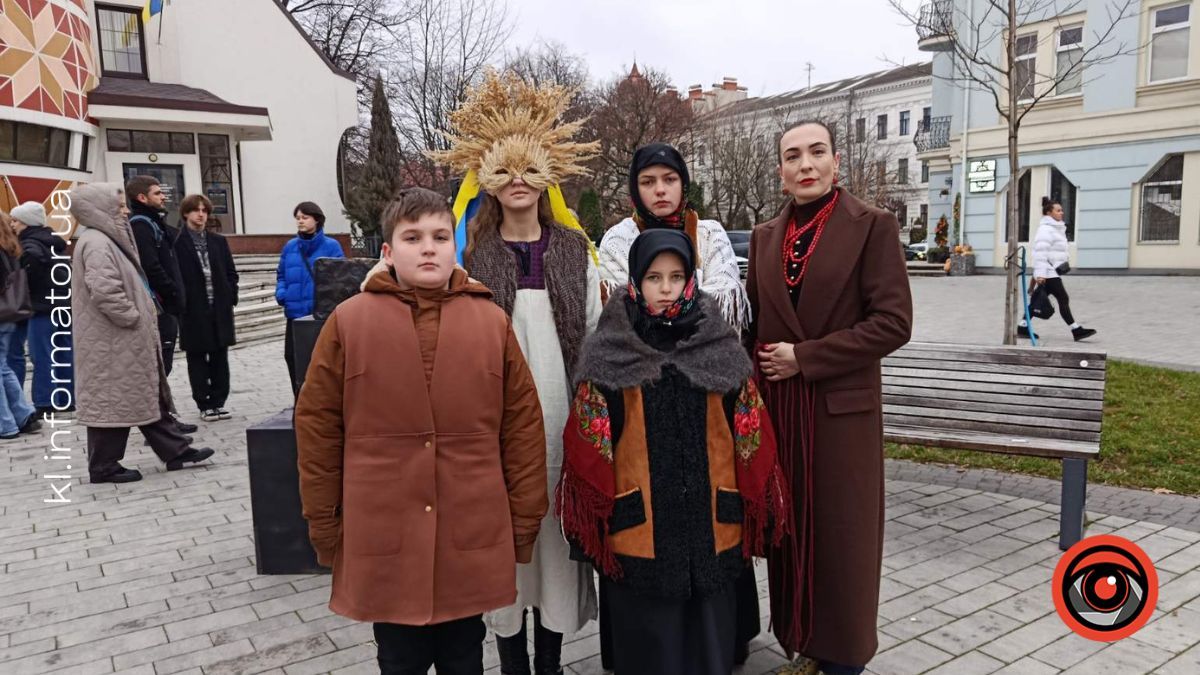 У Коломиї відбувся тематичний перформанс до Дня пам’яті жертв Голодомору 1