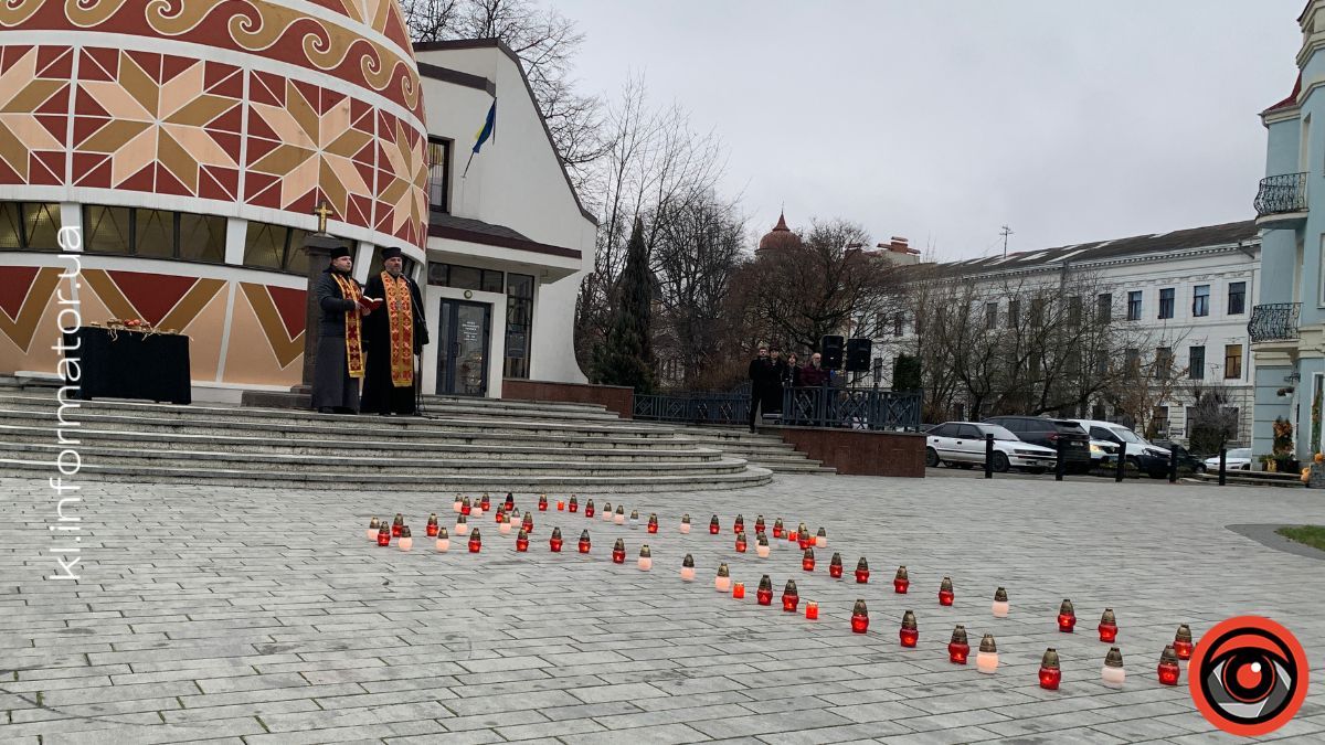 У Коломиї відбувся тематичний перформанс до Дня пам’яті жертв Голодомору 7