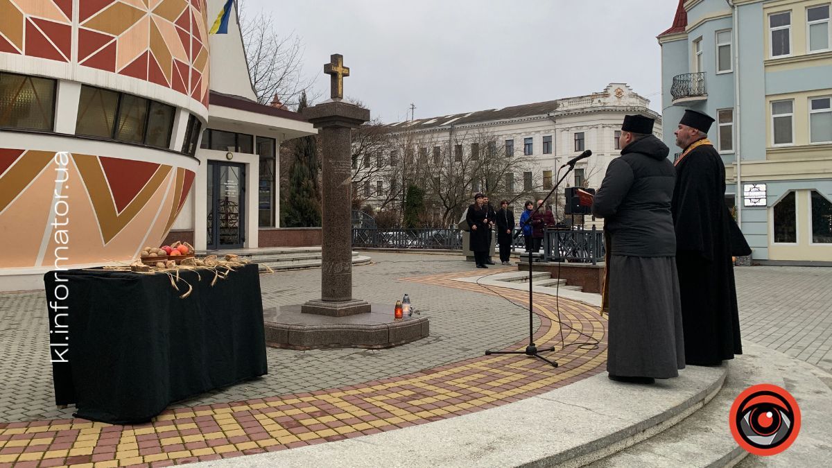 У Коломиї відбувся тематичний перформанс до Дня пам’яті жертв Голодомору 6