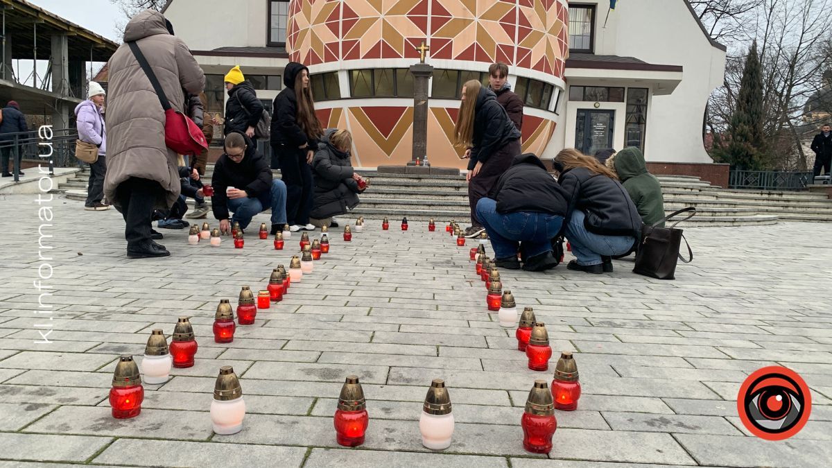 У Коломиї відбувся тематичний перформанс до Дня пам’яті жертв Голодомору 8