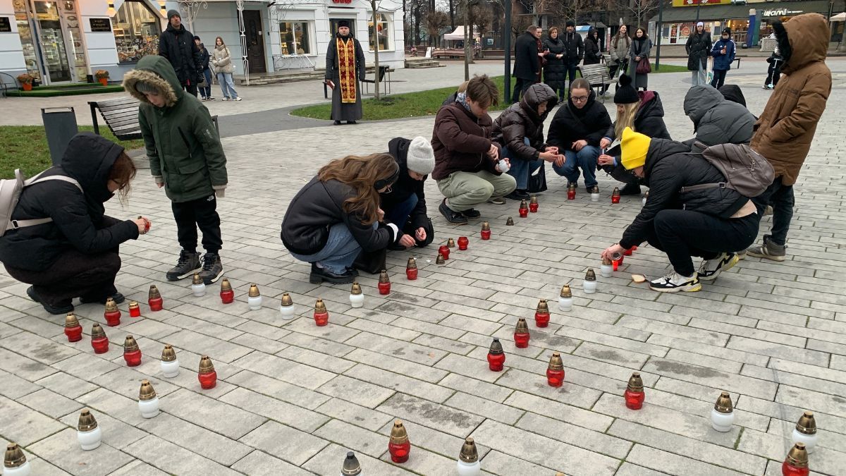 У Коломиї відбувся тематичний перформанс до Дня пам’яті жертв Голодомору 11