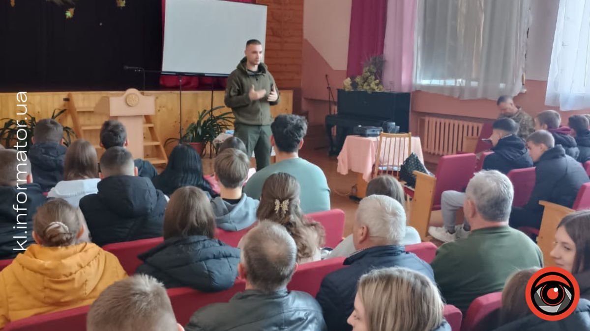 Коломийський ТЦК та СП провів профорієнтаційний захід в Отинійському професійному ліцеї 3