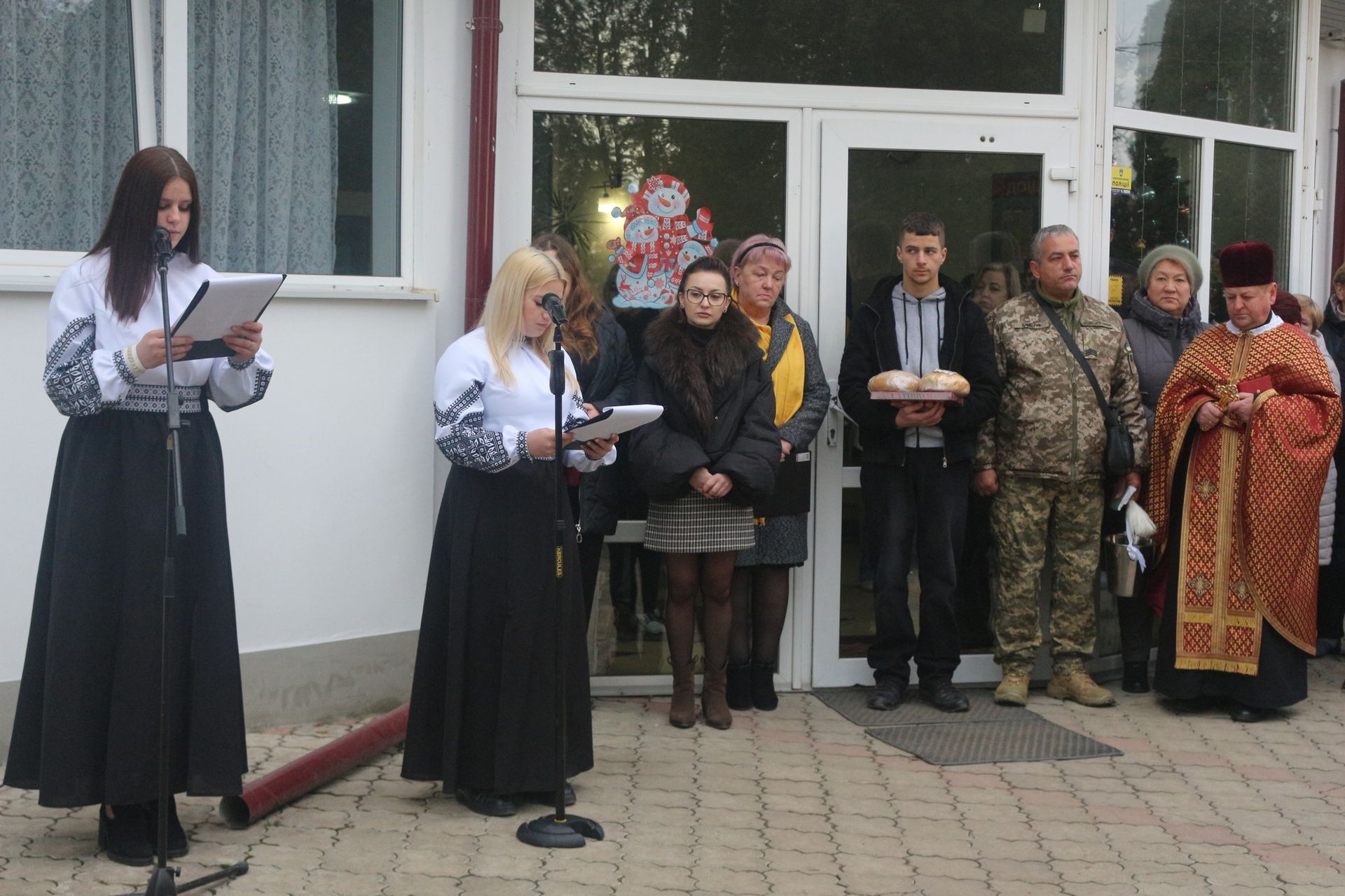 У Коломиї відкрили памʼятну дошку полеглому захиснику Ігорю Ілюку 8