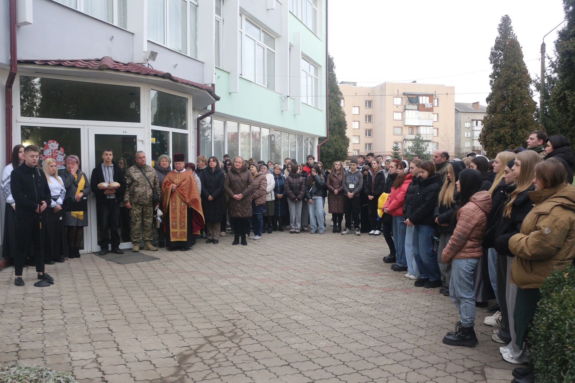 У Коломиї відкрили памʼятну дошку полеглому захиснику Ігорю Ілюку 12