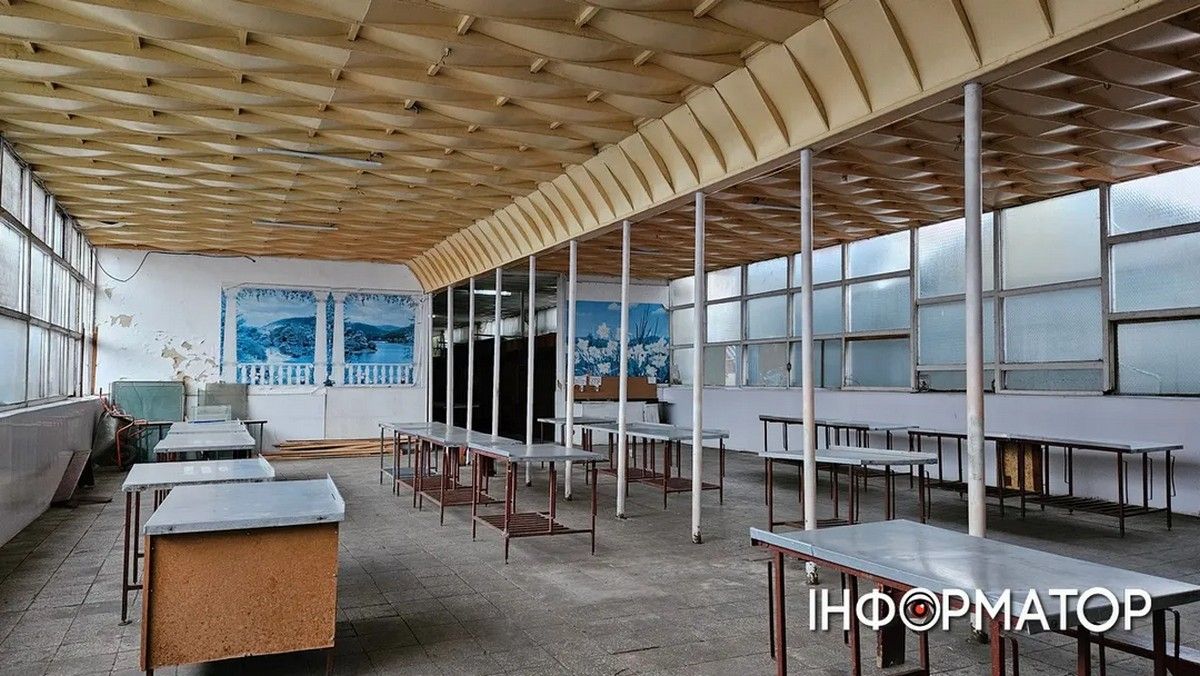 Стерти з лиця землі й звести серію МАФів: як влада Коломиї ліквідовує молочний павільйон і до чого тут гроші