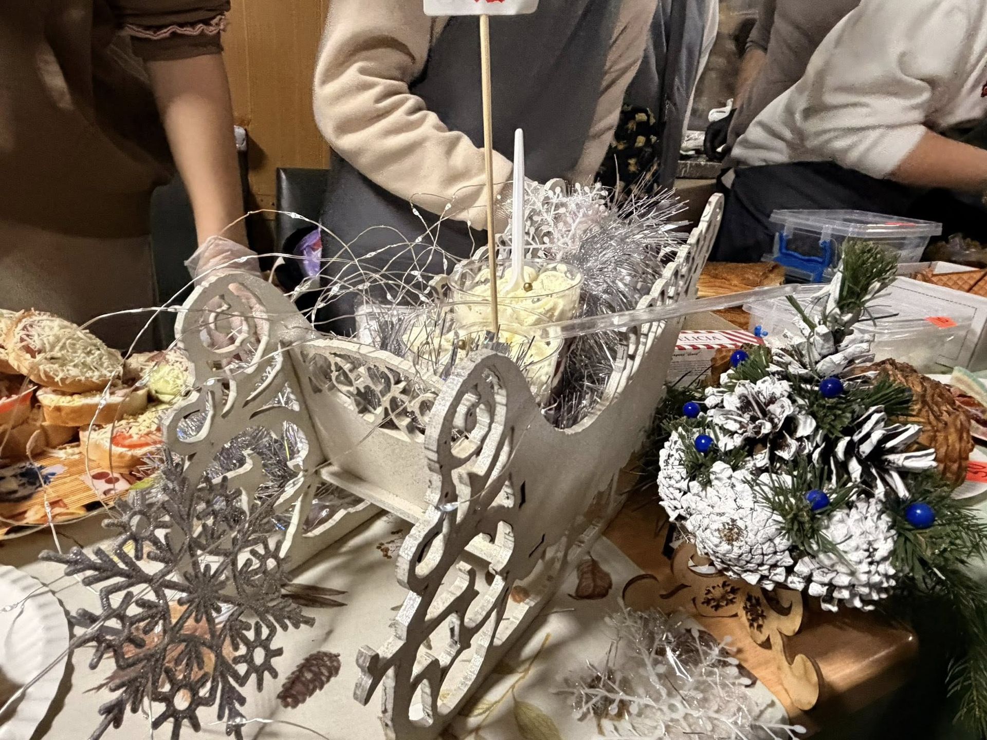 У Надвірній школярі провели благодійний ярмарок на підтримку ЗСУ 1