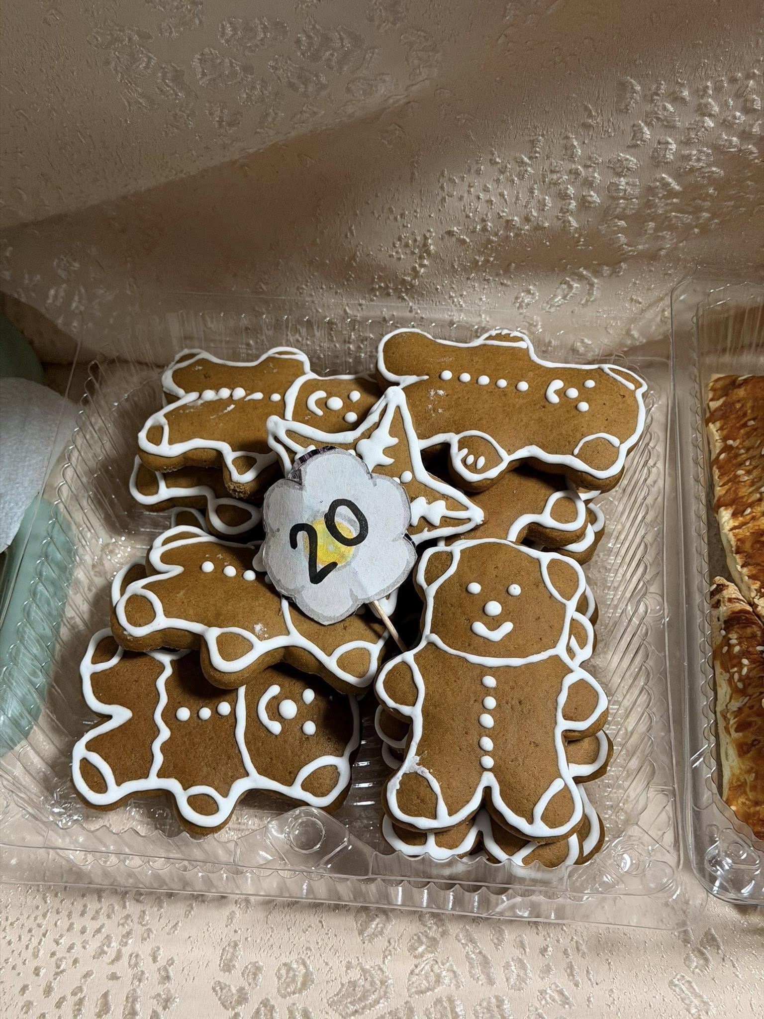 У Надвірній школярі провели благодійний ярмарок на підтримку ЗСУ 3