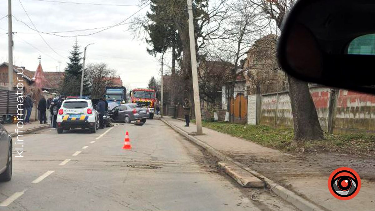 На вулиці Хмельницького у Коломиї зіткнулися два легковики 3