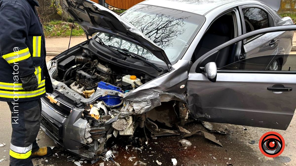 На вулиці Хмельницького у Коломиї зіткнулися два легковики 2