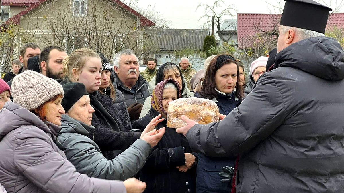 Скорботний кортеж з тілом Степана Мартинюка зустріли у Городенці 7