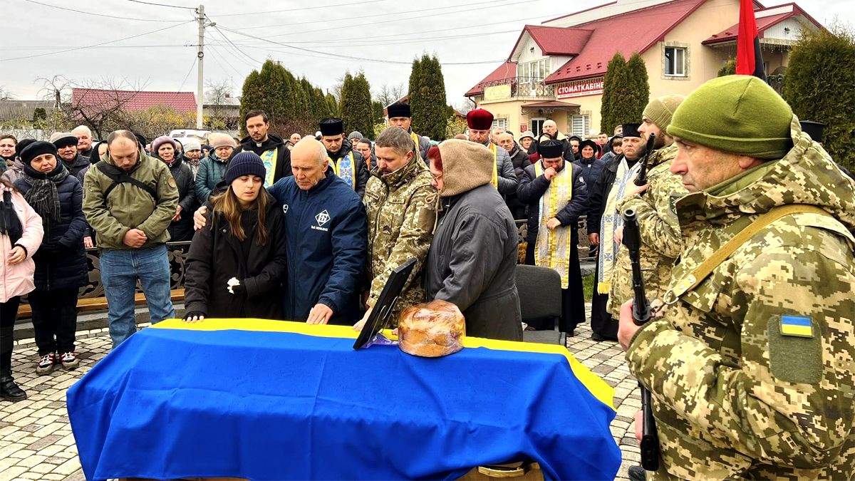 Скорботний кортеж з тілом Степана Мартинюка зустріли у Городенці 5