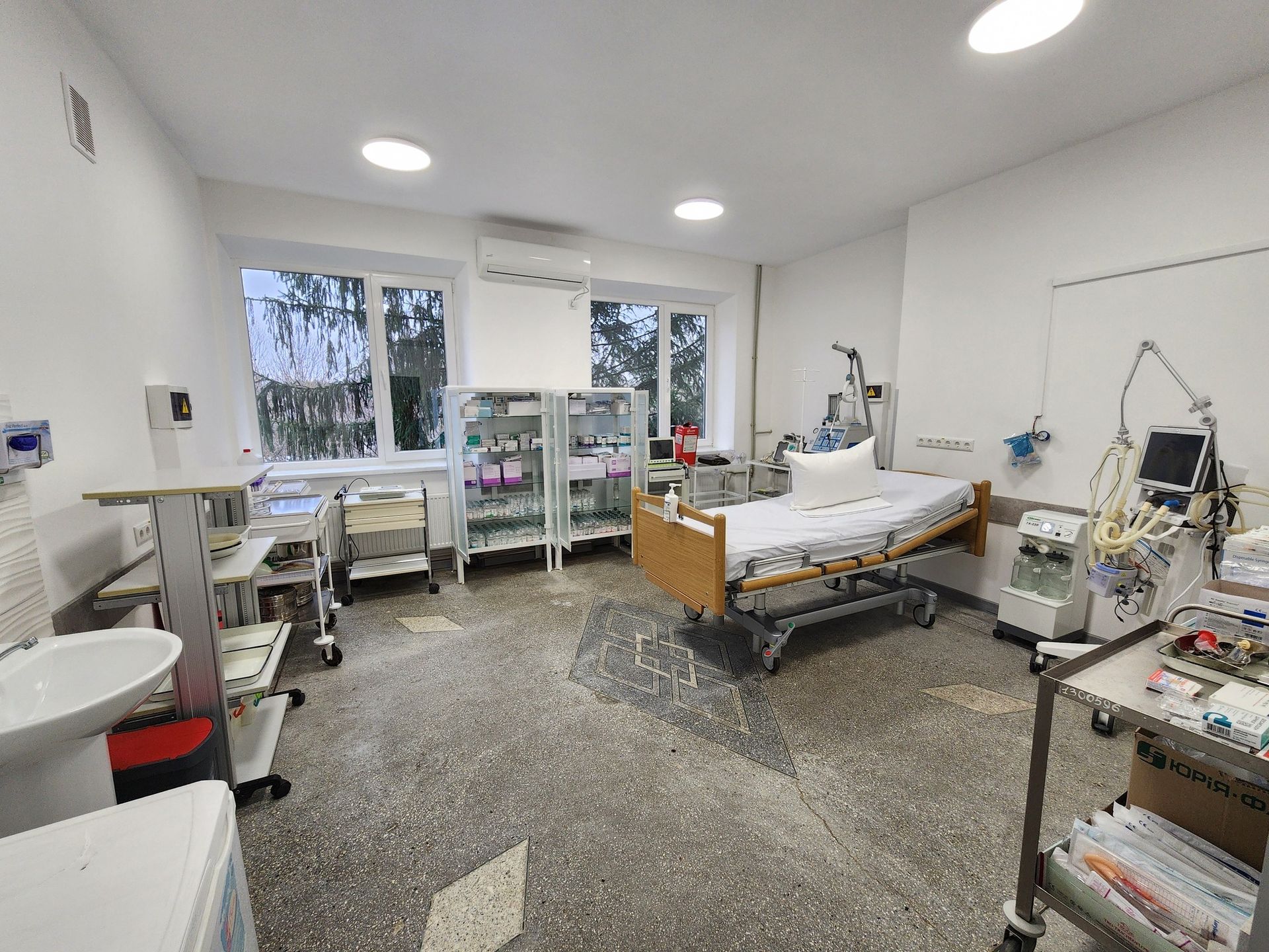 У Снятині відкрили оновлене відділення анестезіології та інтенсивної терапії 6