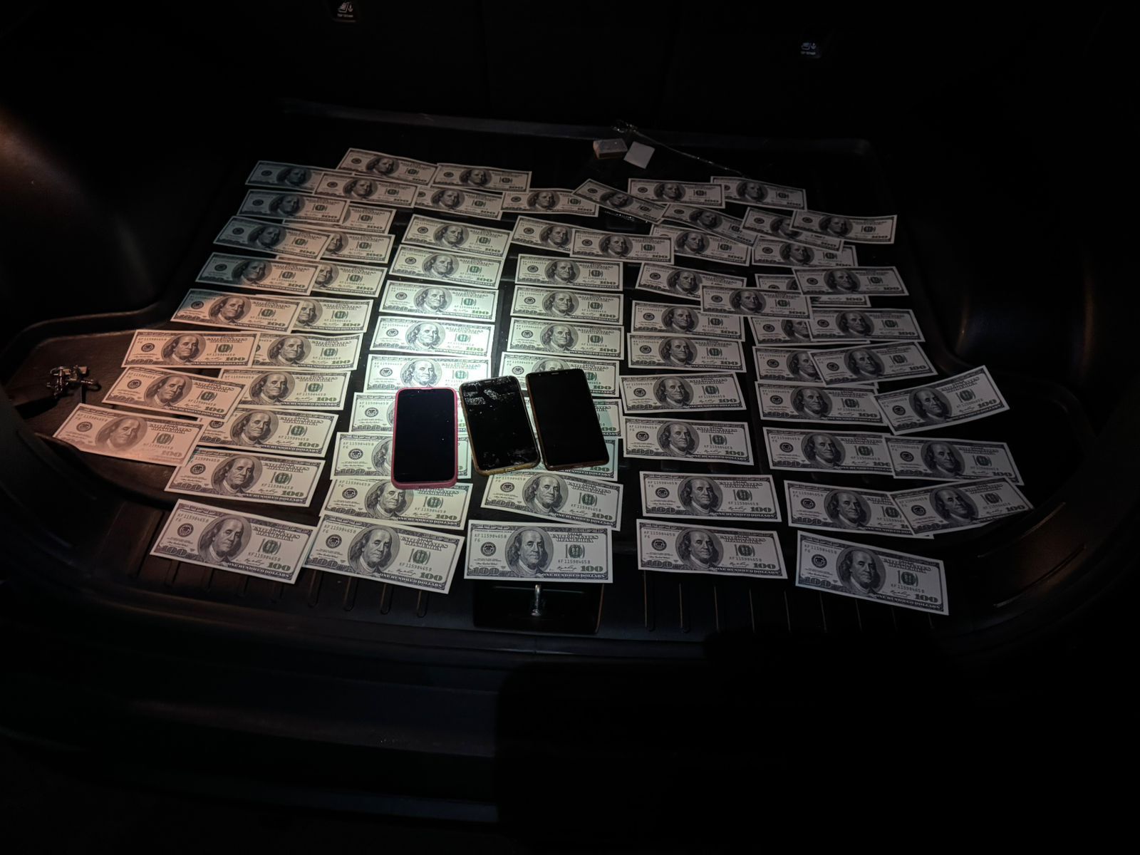 Вилучені речові докази. Фото: ДПСУ