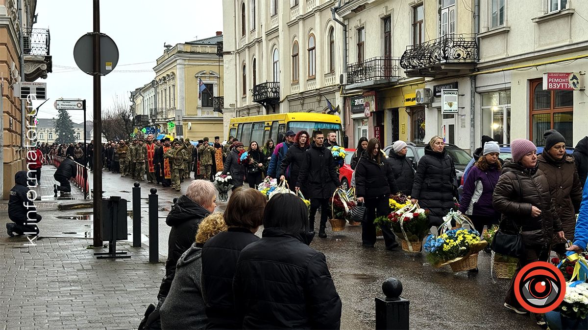 Назавжди 26: на вічний спочинок у Коломиї провели Романа Федорака 15