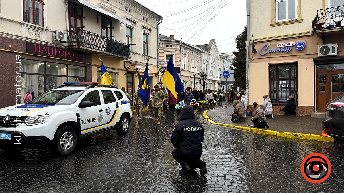 Назавжди 26: на вічний спочинок у Коломиї провели Романа Федорака 10