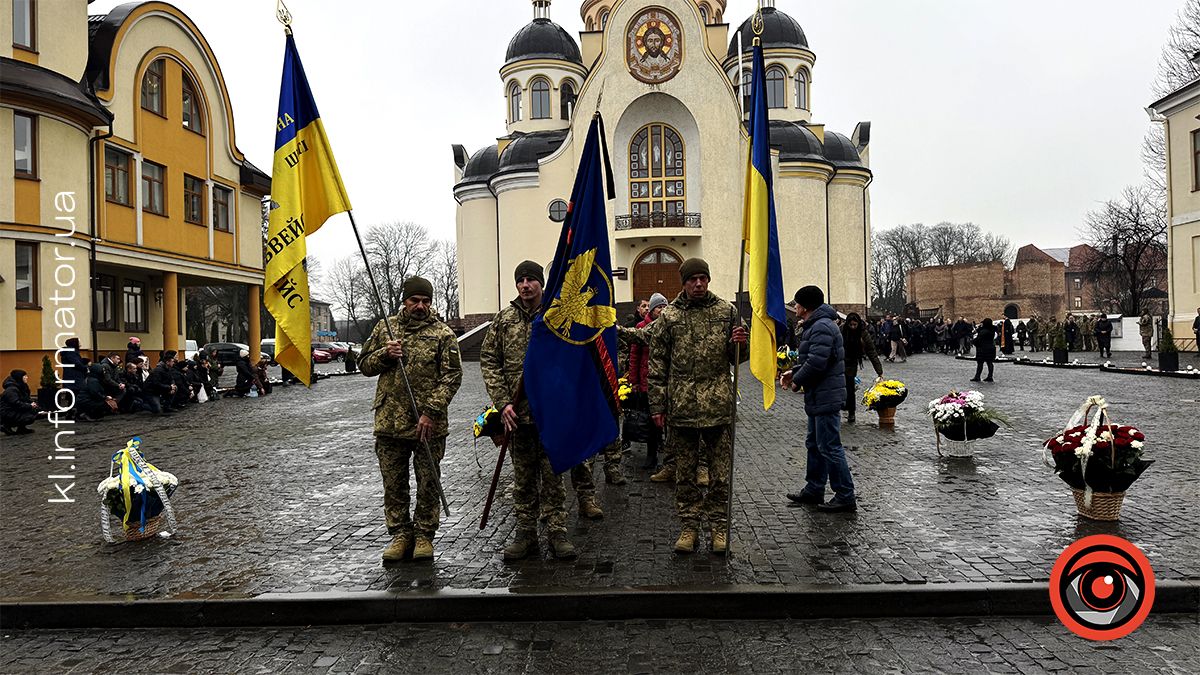 Назавжди 26: на вічний спочинок у Коломиї провели Романа Федорака 2