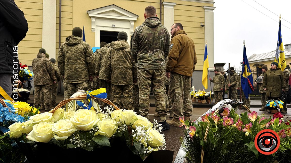 Назавжди 26: на вічний спочинок у Коломиї провели Романа Федорака 16