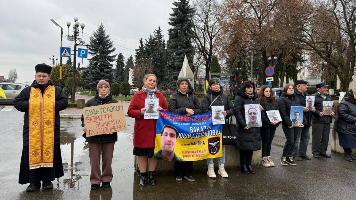 У Снятині відбулася акція на підтримку безвісти зниклих захисників та військовополонених