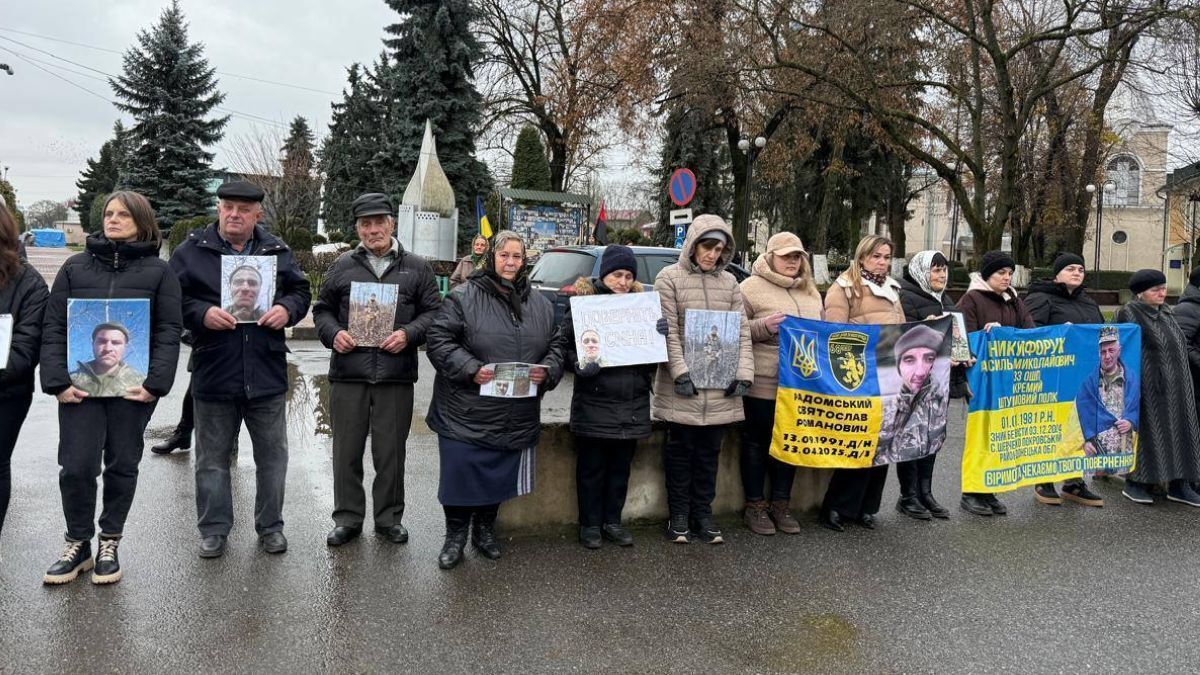 У Снятині відбулася акція на підтримку безвісти зниклих захисників та військовополонених 1