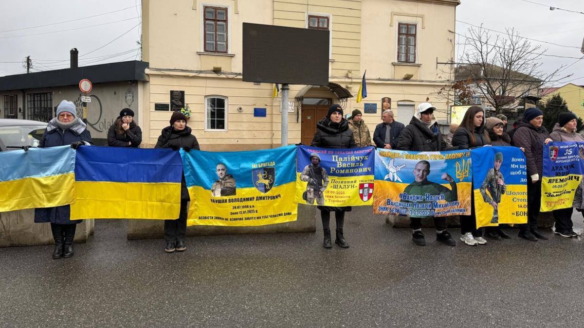 У Снятині відбулася акція на підтримку безвісти зниклих захисників та військовополонених 3