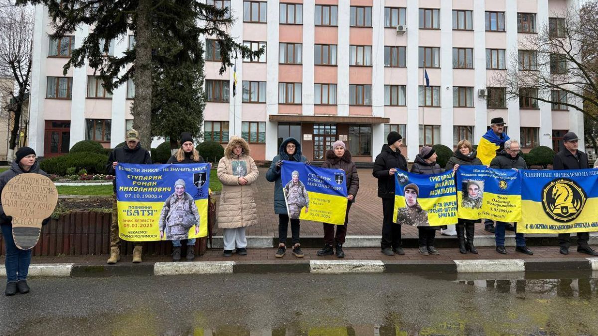 У Снятині відбулася акція на підтримку безвісти зниклих захисників та військовополонених 4