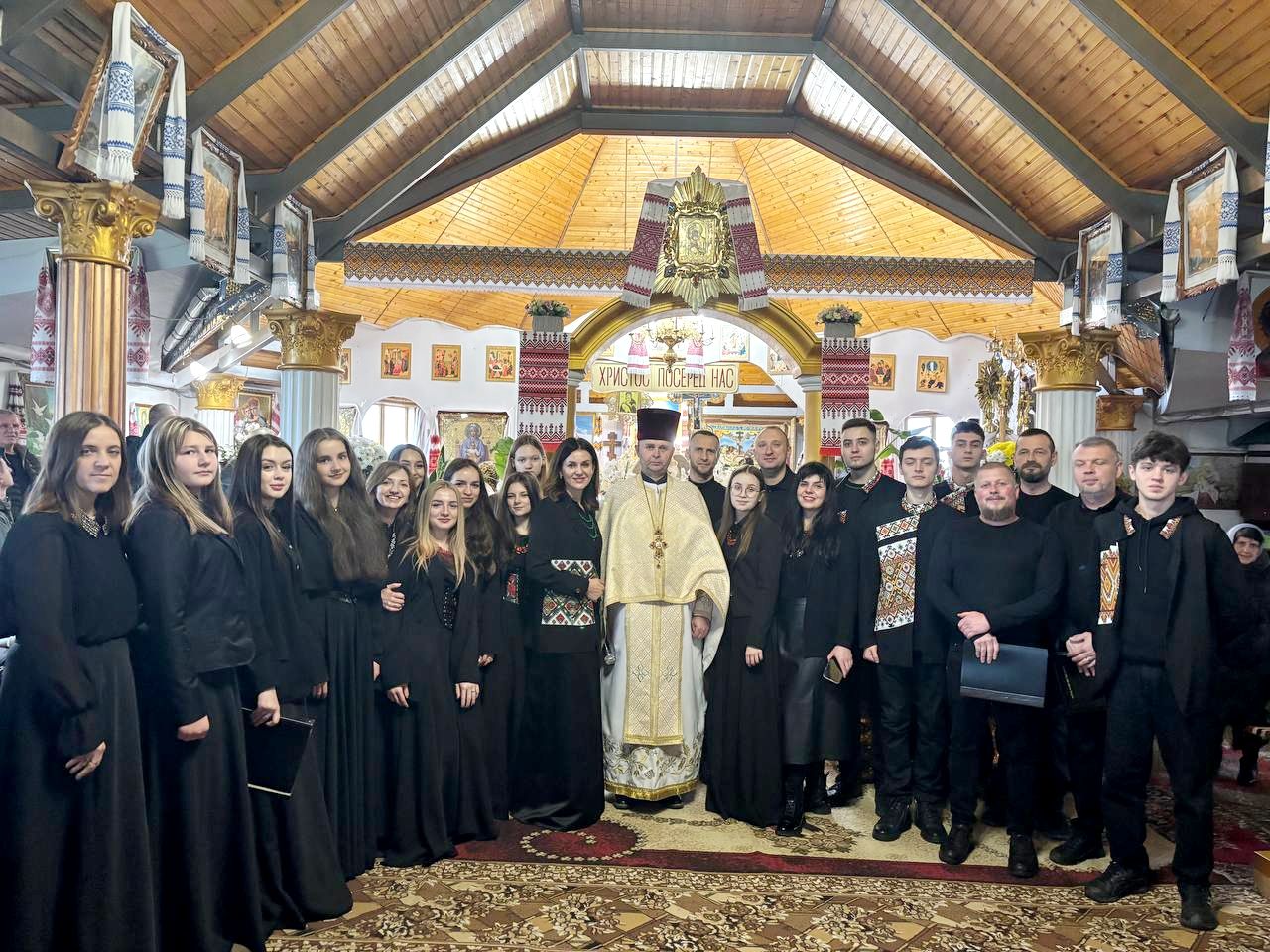 Два колективи з Прикарпаття одним концертом зібрали кошти на антидронову рушницю 2