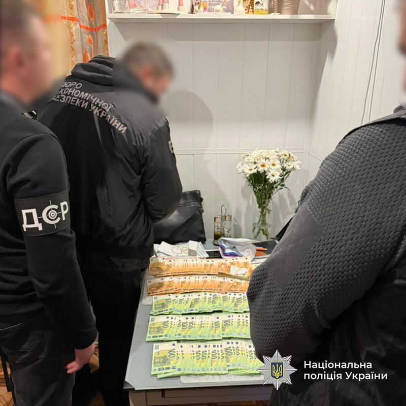 Продавали "гуманітарні авто": поліція викрила організатора злочинного бізнесу та його спільників з Прикарпаття 2