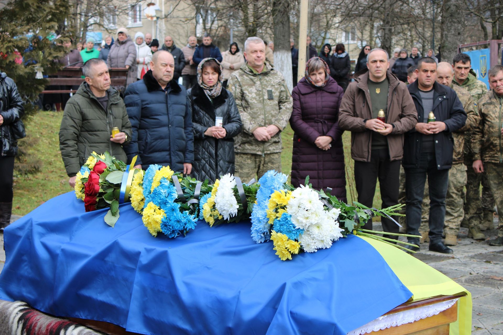 У Верховині "на щиті" зустріли полеглого захисника Василя Максимюка 11