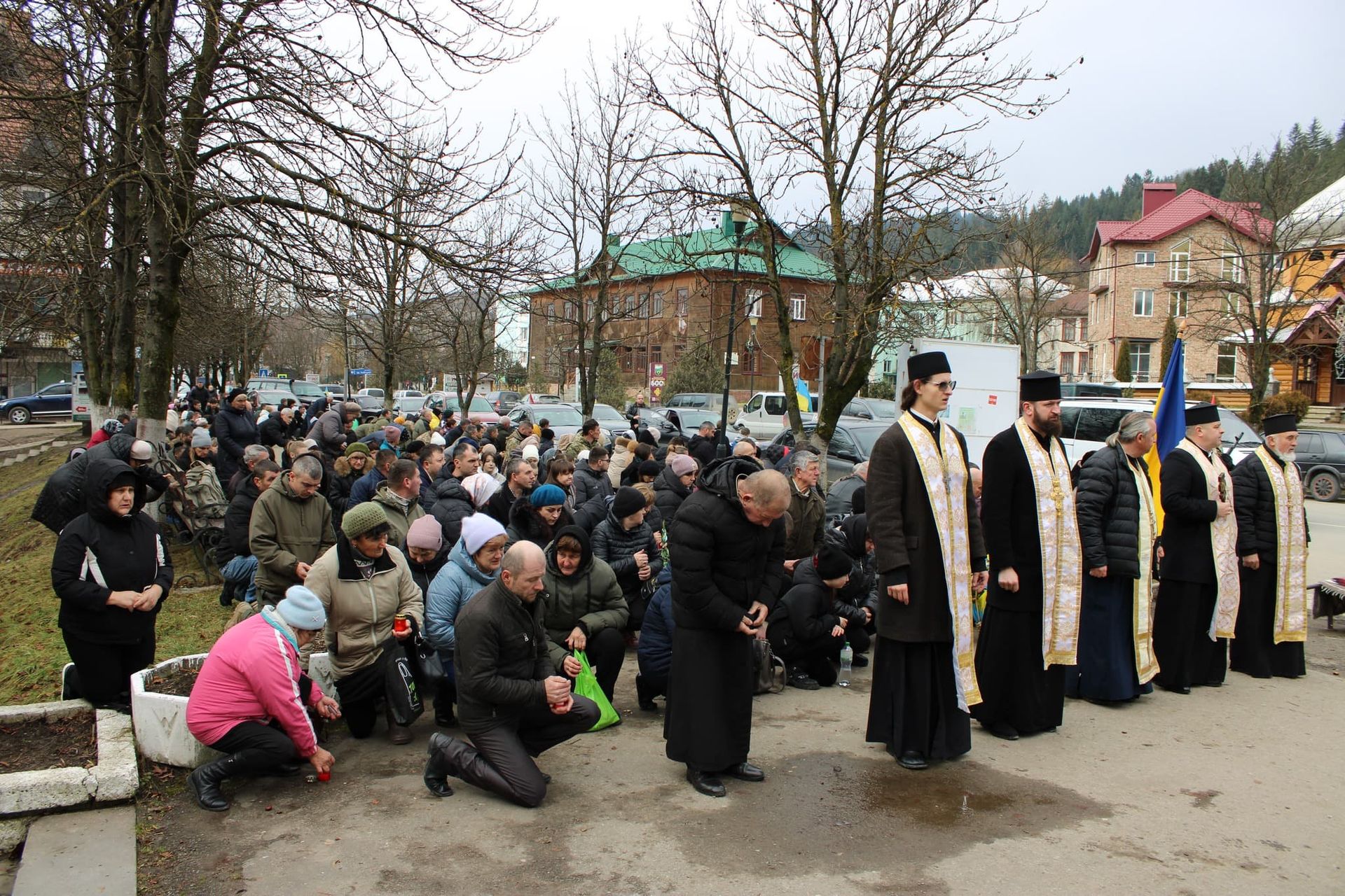 У Верховині "на щиті" зустріли полеглого захисника Василя Максимюка 15