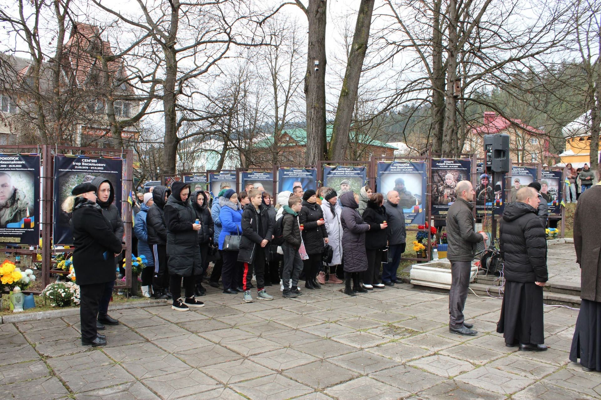У Верховині "на щиті" зустріли полеглого захисника Василя Максимюка 18