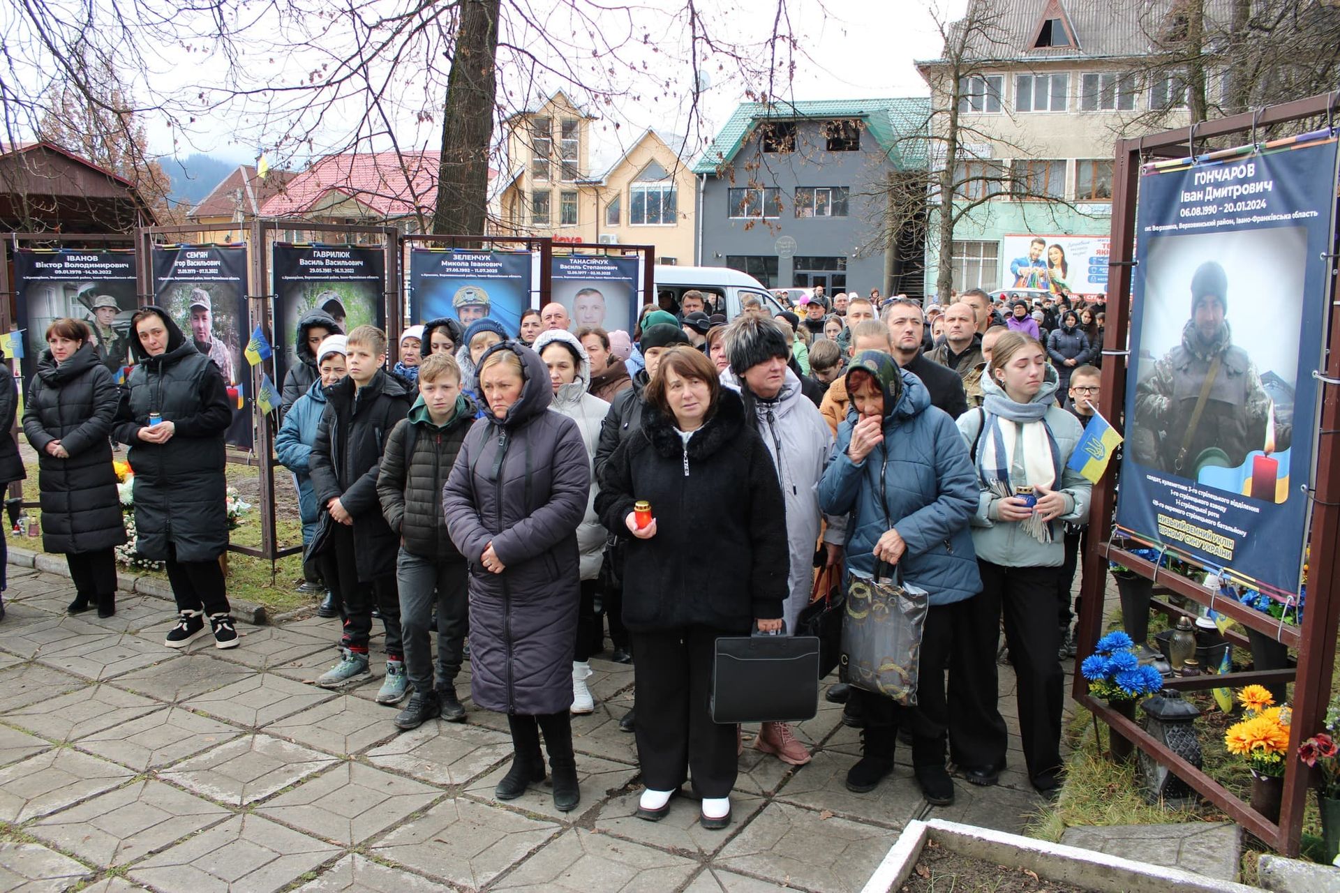 У Верховині "на щиті" зустріли полеглого захисника Василя Максимюка 17