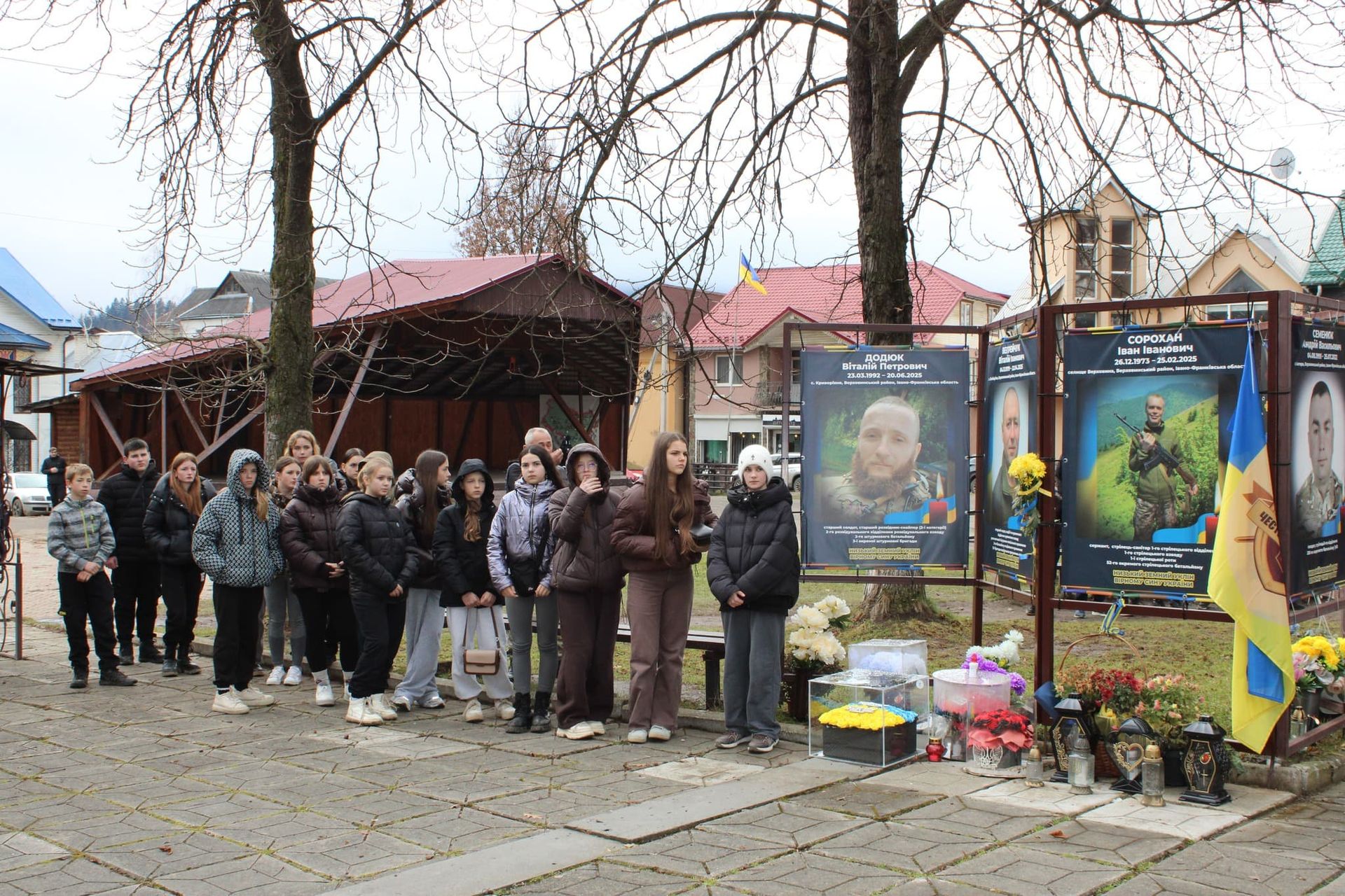 У Верховині "на щиті" зустріли полеглого захисника Василя Максимюка 16