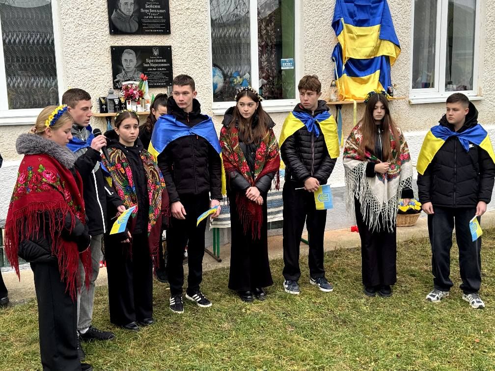 На Косівщині відкрили меморіальні дошки двом полеглим захисникам 6