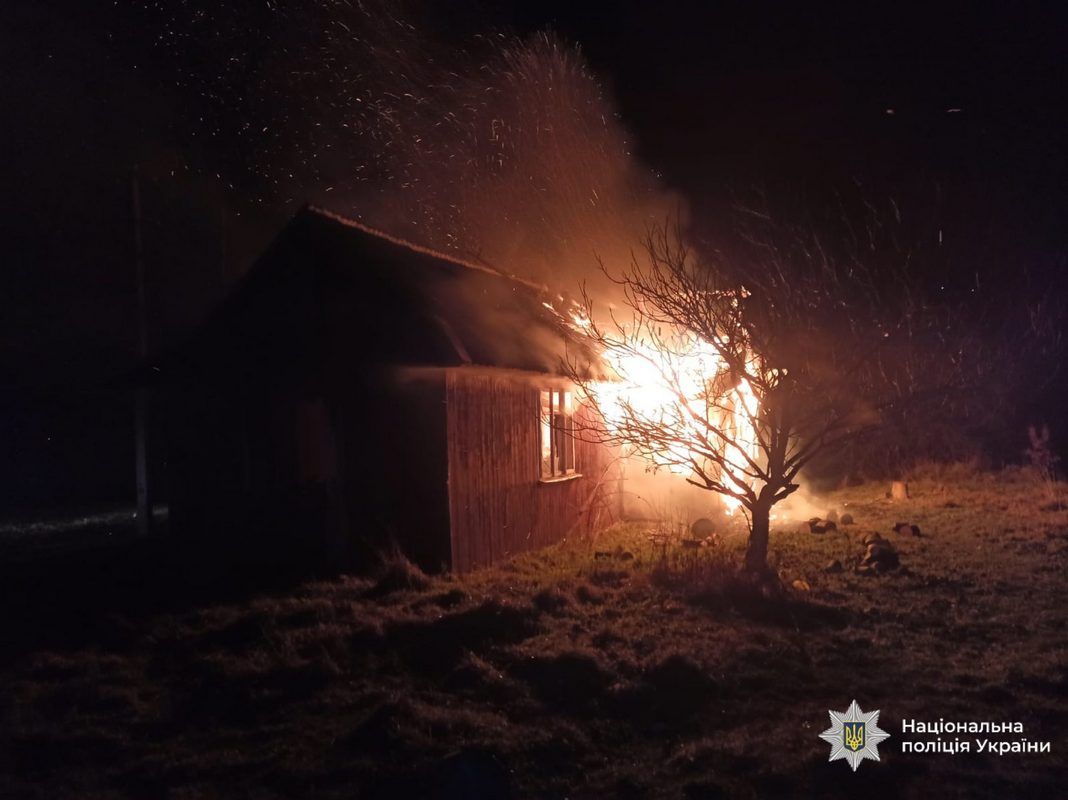 За умисне вбивство та підпал будинку затримали мешканця Надвірнянщини 1