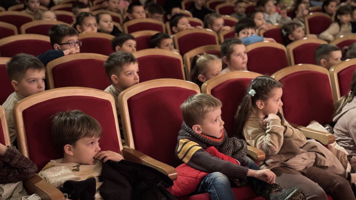 У Коломиї провели благодійну виставу для дітей 3