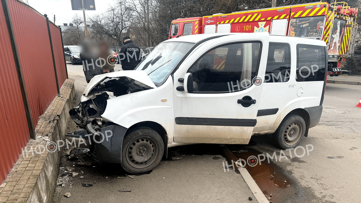 Автотроща у Коломиї: зіткнулися "Фіат" та "Пежо"