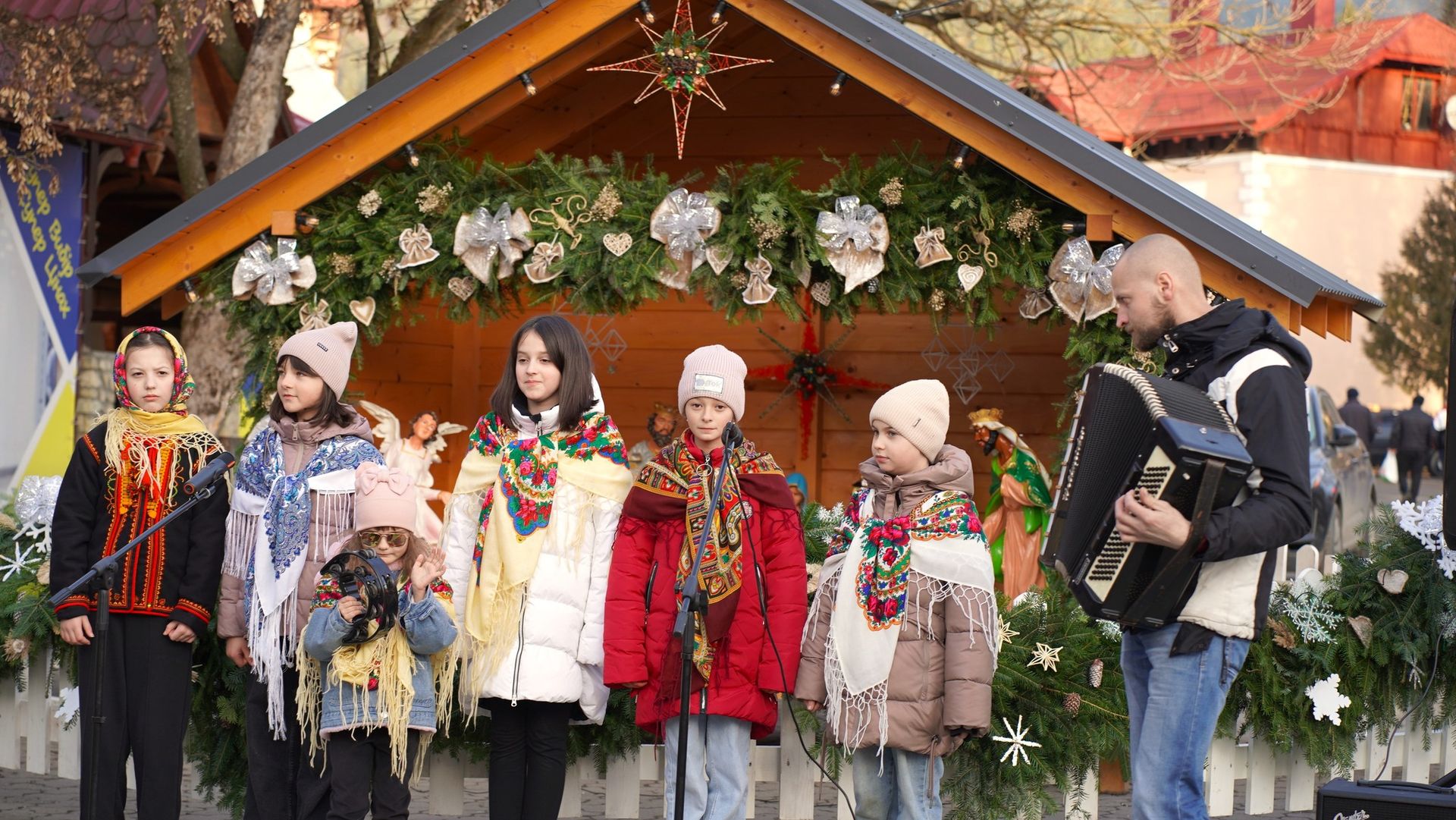 У Ворохті урочисто відкрили різдвяну шопку 3