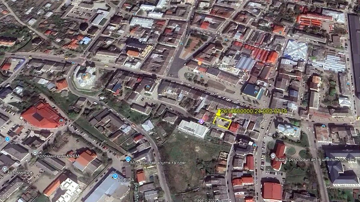 Влада Коломиї продає з аукціону під забудову землю біля ратуші 2