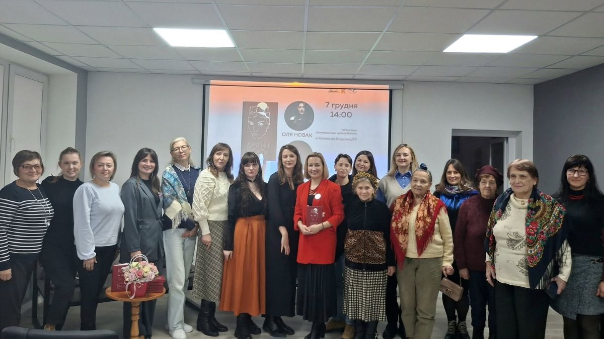У Коломиї презентували альманах феміністичної поезії «Другий вінок» 1